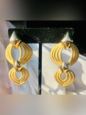 Large matte gold snap back earrings
